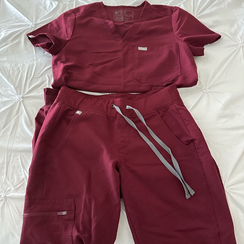 Figs burgundy scrub set XS/XSP